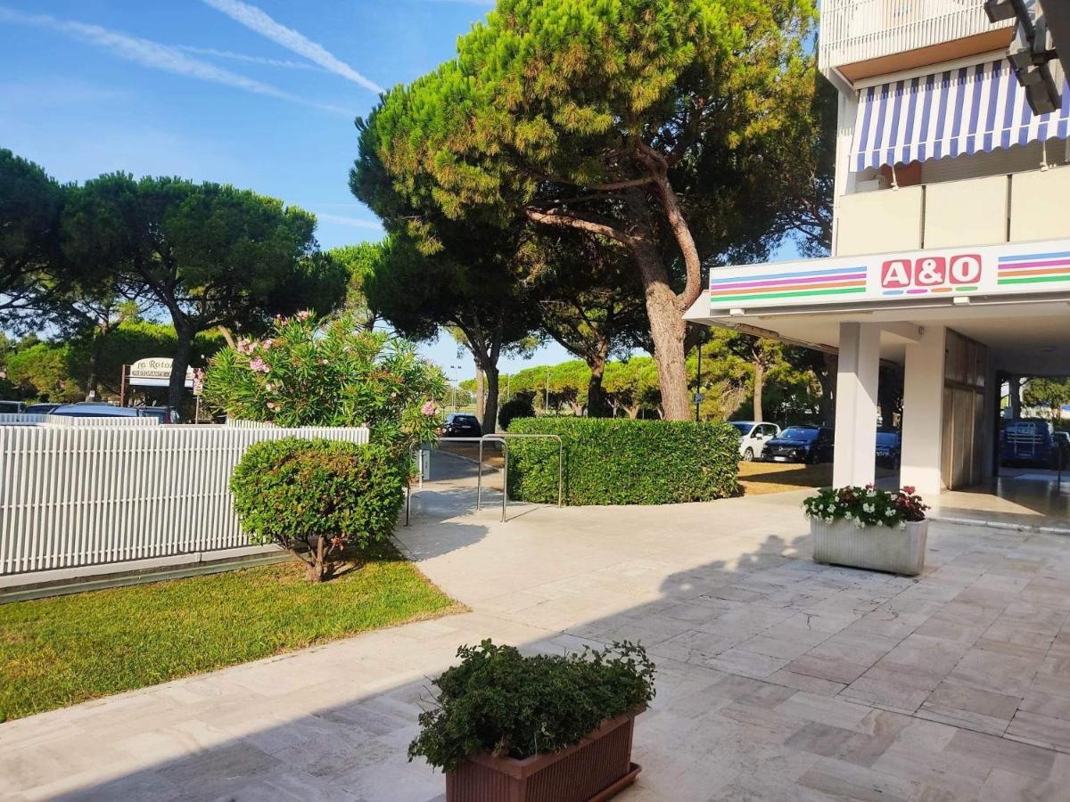 Signora Ruth - Aprilia Residence Aprilia Marittima Exteriér fotografie